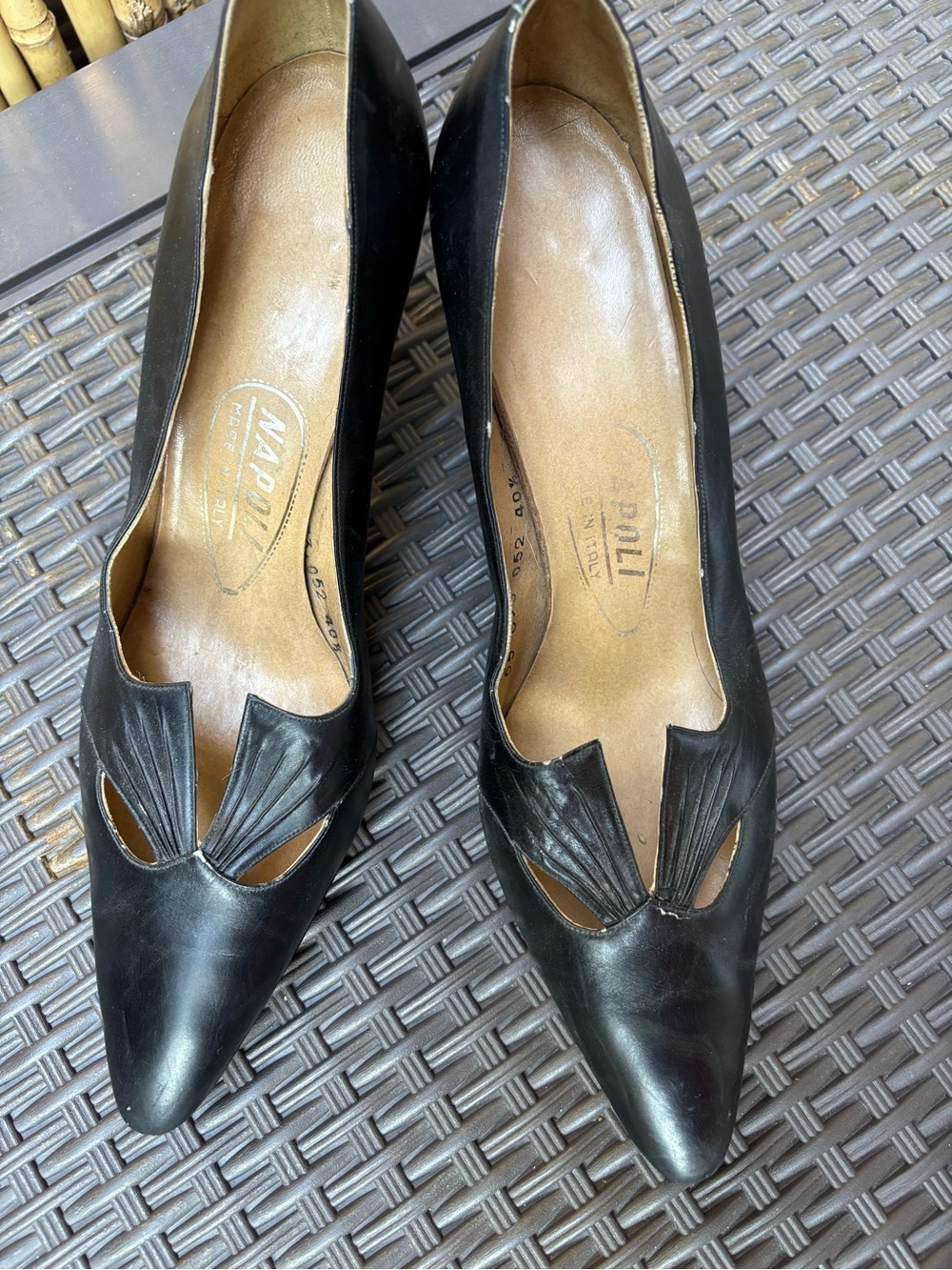 Vintage 65’ Napoli Italian All Leather Black  Pointed-Toe Women's kitten heels